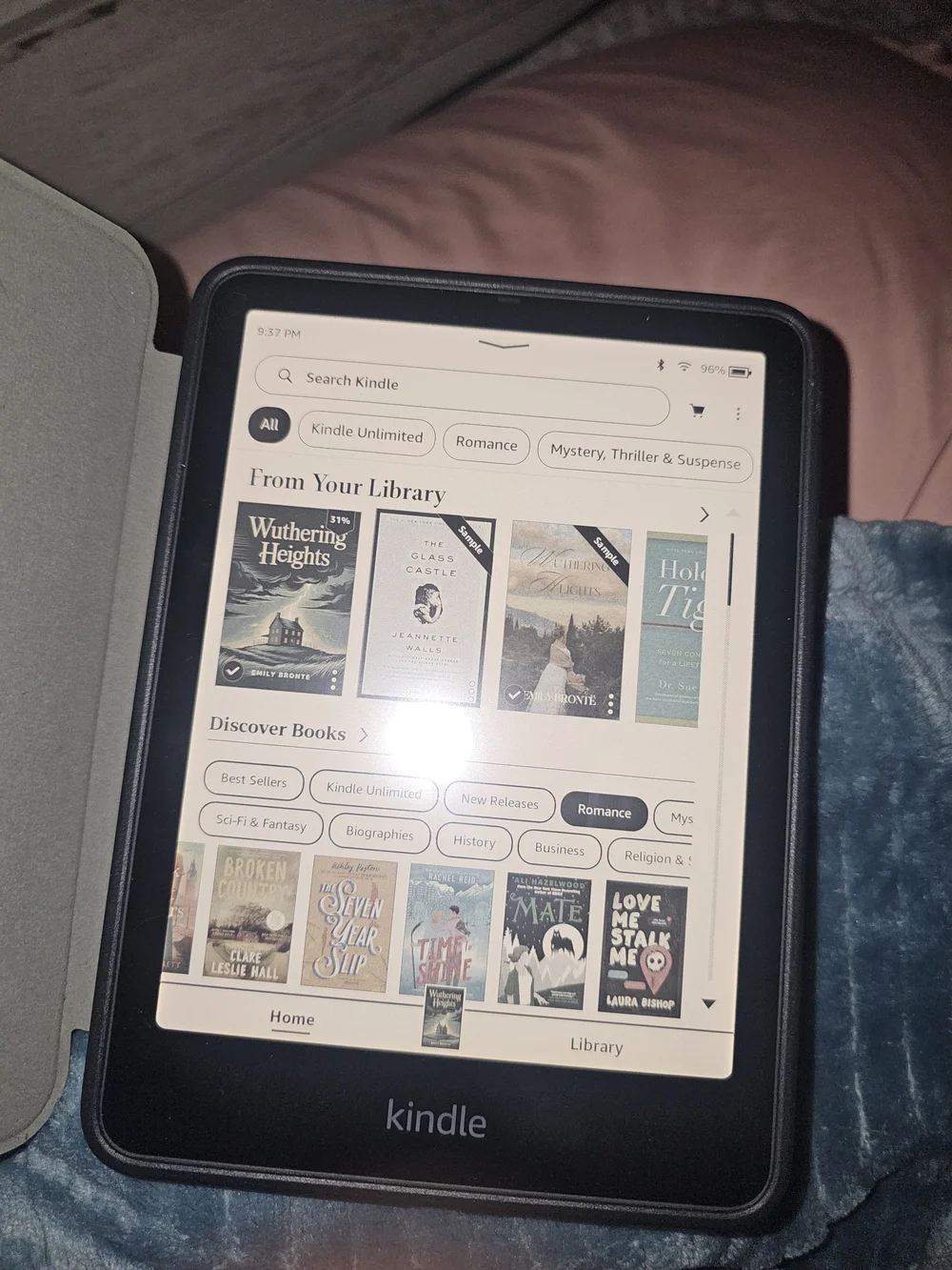 7 inch Kindle Colorsoft 32 GB E-reader with Protective Cover
